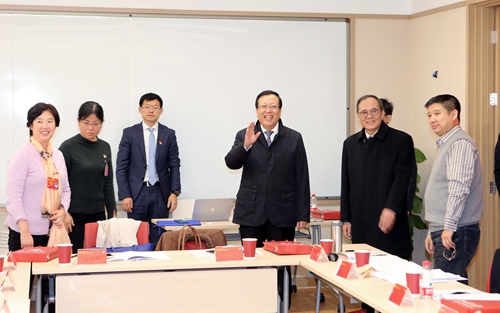 郝平🚵🏼、林建華到各代表組走訪