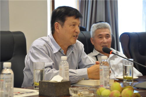 原貴州省人力資源和社會保障廳廳長何文江學長與意昂們分享了他的工作體會👨‍🦯‍➡️🤭，勉勵年輕的選調生意昂要紮實工作。
