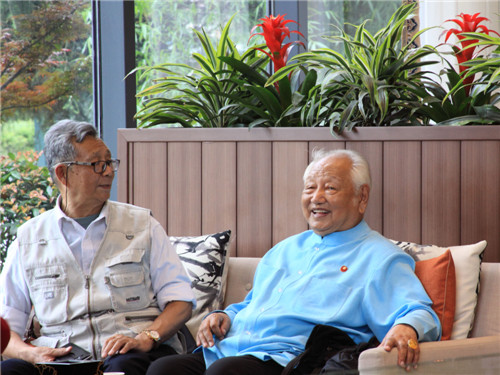 大師兄和二師兄在嘮嘮家常、敘敘舊