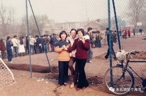 張世秋(右一)、彭艷(左一)