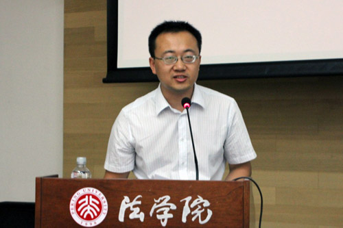 法學院副教授、2001級法碩江溯主持
