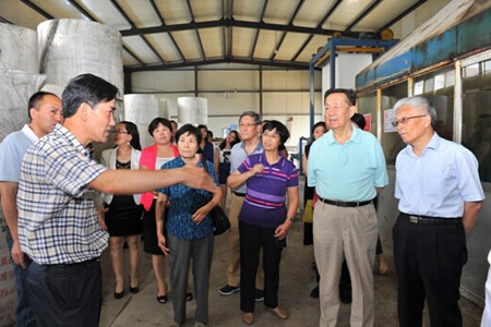 郝斌🤾🏻‍♀️、李安模在忻州市山西四方恒泰防水材料有限公司考察