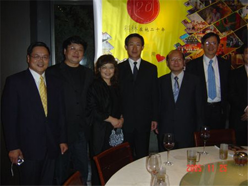 在香港與韓德民院士以及大陸臺灣學者合影留念