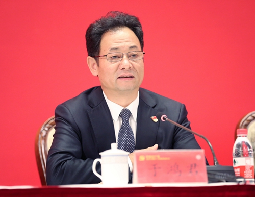 於鴻君介紹學校第十三次黨代會的大會議程👃🏻、日程和工作機構