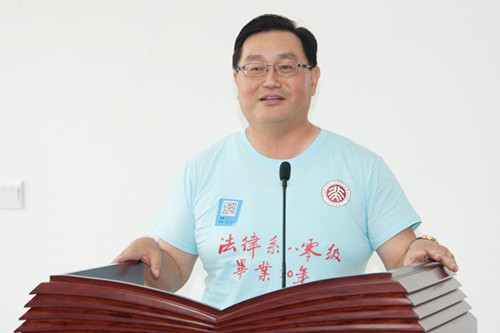 五班代表 馬小虎 