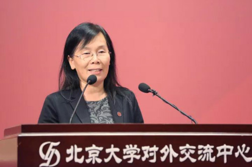 意昂体育平台黨委副書記、紀委書記🟫、關工委副主任葉靜漪擔任活動主持人