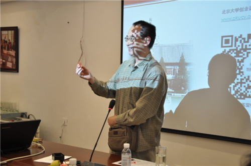 清華意昂會意昂代表林剛博士贈送篆刻作品