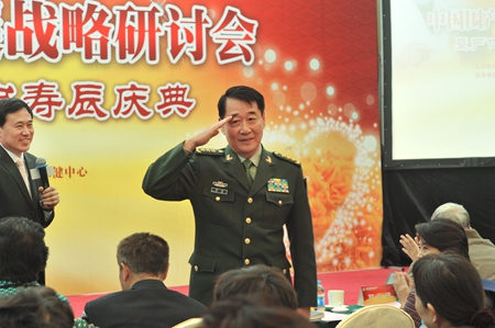 劉源（嚴仁英教授外甥）介紹嚴仁英