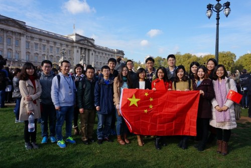 意昂体育在英意昂合影