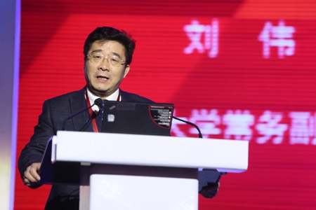 劉偉發表演講